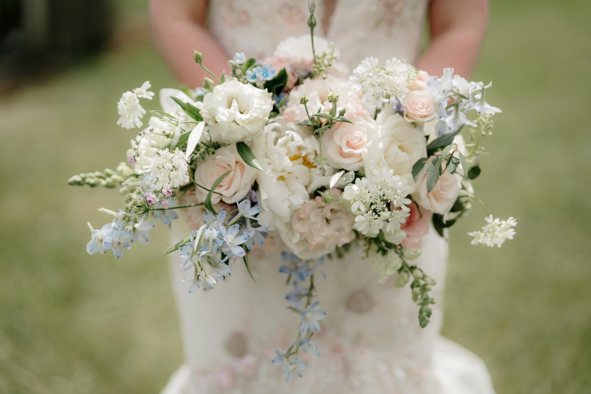 pastel wedding flowers9